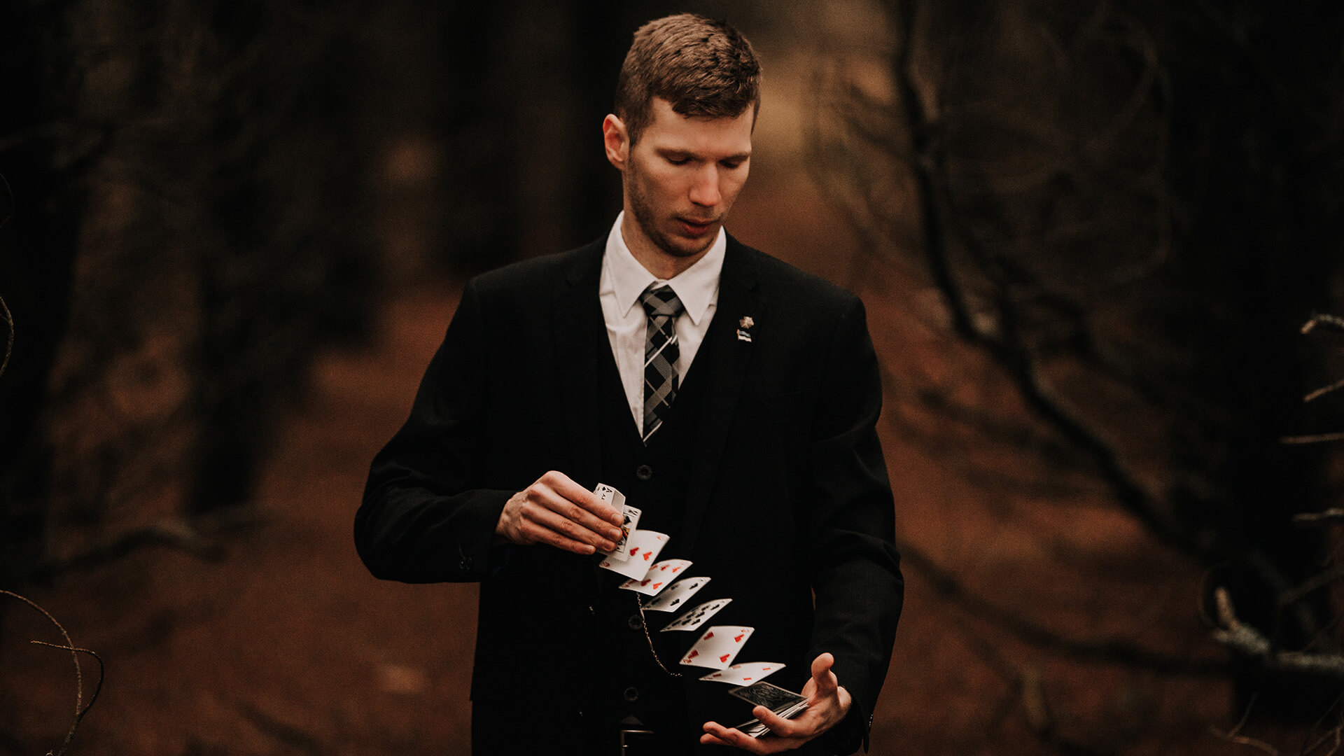 Andreas Jürimäe cardistry – kaardipakiga žongleerimine